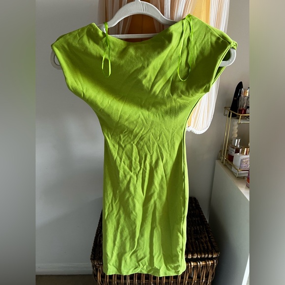 BRAND NEW LIME GREEN BACKLESS MINI DRESS SIZE XS - Picture 2 of 6